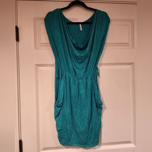 Bella D stretchy green dress with pockets M